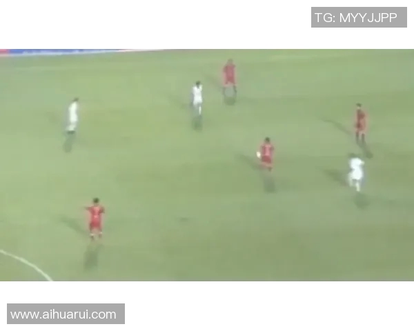 足球明星温情回归与小粉丝重聚感人瞬间引发热议